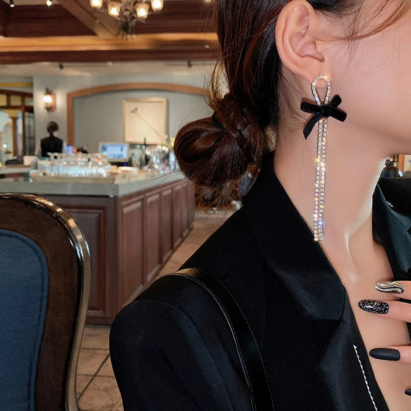 Korean Fashion Black Velvet Bow Long Rhinestone Tassel Earrings for Women Luxury Wedding Shiny Drop Earring Gift